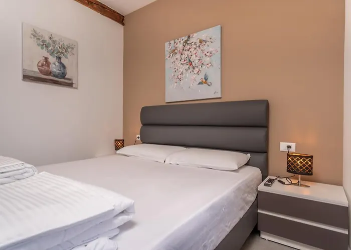 Aaa Apartments & Rooms With Free Parking