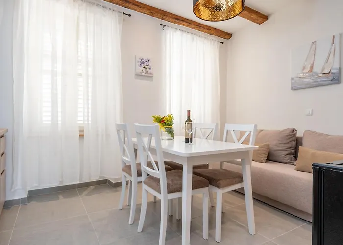 Aaa Apartments & Rooms With Free Parking