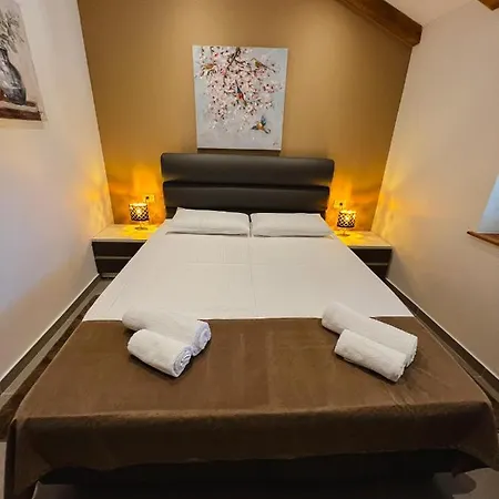 Aaa Apartments & Rooms With Free Parking Pula Exterior foto