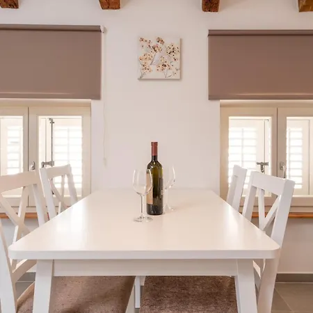 Aaa Apartments & Rooms With Free Parking Pula Exterior foto