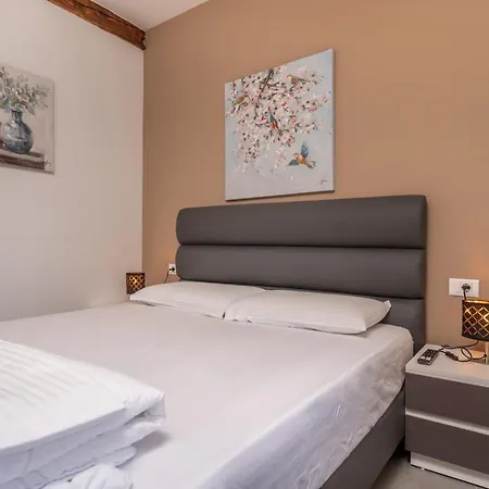 Aaa Apartments & Rooms With Free Parking Pula Exterior foto