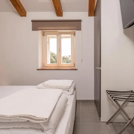 Aaa Apartments & Rooms With Free Parking Pula Exterior foto