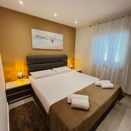 Aaa Apartments & Rooms With Free Parking Pula Exterior foto