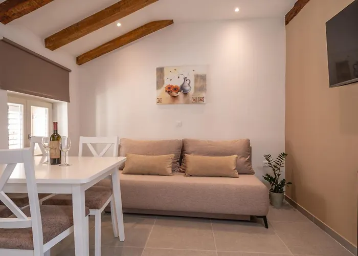 Aaa Apartments & Rooms With Free Parking